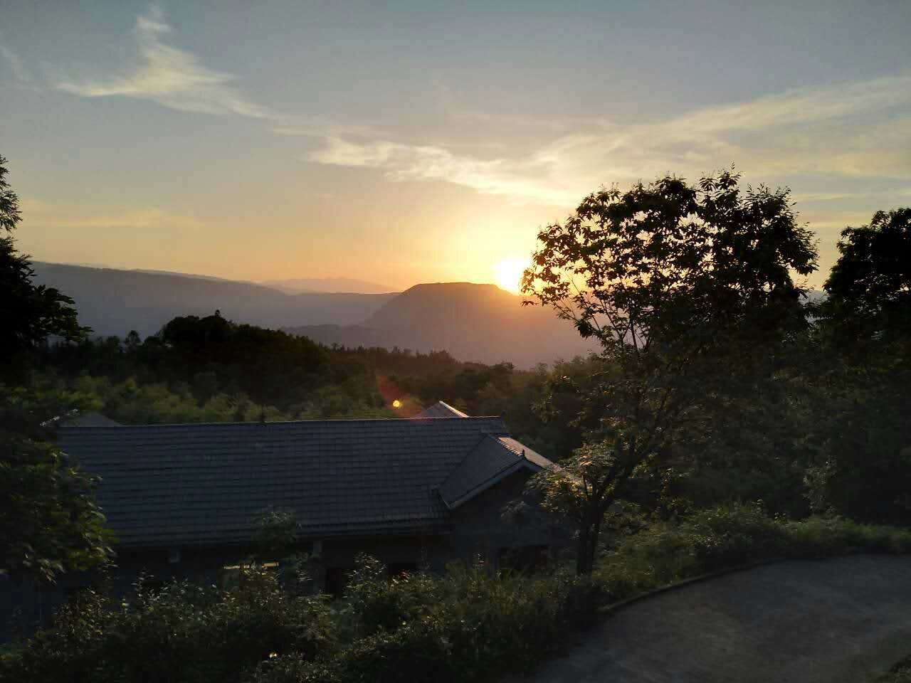 侯家山寨高山居農家樂